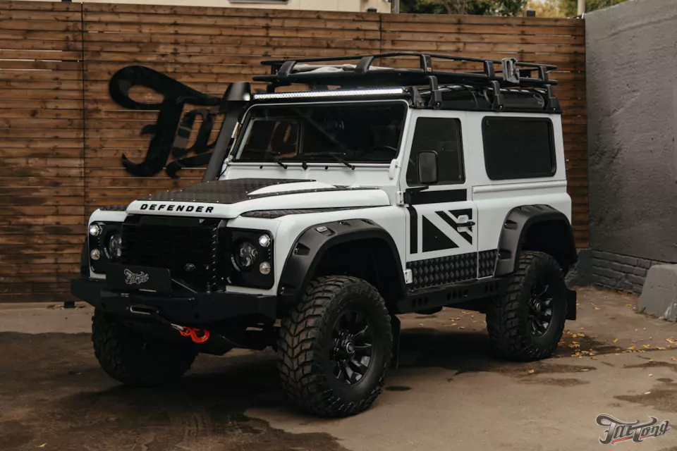 Привели в порядок Land Rover Defender! Заново окрасили элементы, очистили кузов, восстановили световое оборудование и построили новую акустическую систему